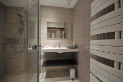 Figure 24A salle de bain avec douche à l'italiene chambre PODIUM.